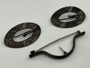 lot 103 image: Pair of Sterling Silver Buckle Brooches & Sterling Posy Holder Lot