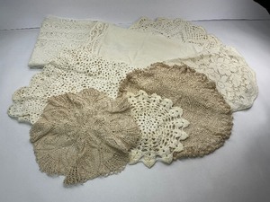 lot 118 image: Doilie and Lace TableclothRunner