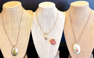 lot 16 image: Vintage Collection of 3 Handcrafted Pewter and Artisan Floral Pendant Necklaces and Rose Pin