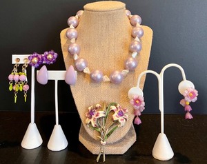 lot 17 image: Set of Purple and Floral Costume Jewelry with Necklace, Brooch and Earrings