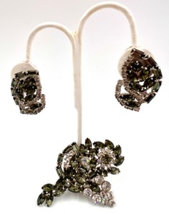 lot 23 image: Vintage Smokey Rhinestone Earrings and Brooch Set