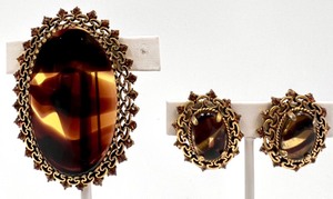 lot 29 image: Vintage Brooch and Earrings Set with Tiger Glass Stones