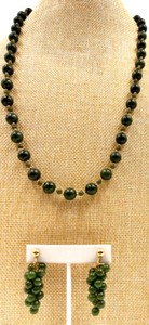 lot 32 image: Vintage Jade Beaded Necklace and Earrings Set