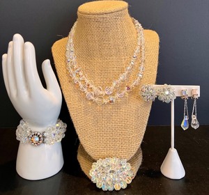 lot 45 image: Vintage Laguna Crystal Jewelry Set Necklace, Bracelets, Brooch, and Earrings