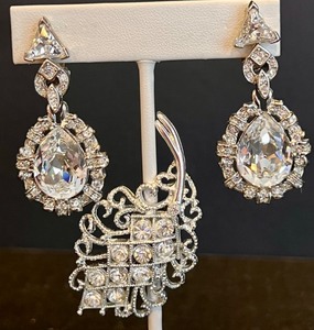 lot 46 image: Marie Antoinette Earrings from the Smithsonian Institute and Coordinating Brooch with Rhinestones
