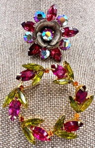 lot 70 image: Set of Colorful Vintage Rhinestone Brooches with Floral and Wreath Designs
