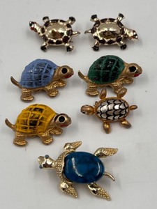 lot 79 image: Set of 7 Vintage Turtle Pins and Brooches