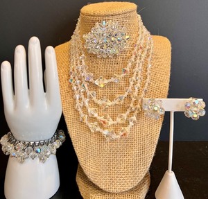 lot 88 image: Vintage Aurora Borealis Beaded Necklace, Bracelet, Earrings, and Brooch Set including Austria