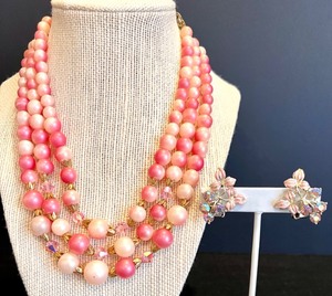 lot 94 image: Vintage Pink Beaded Necklace and Rhinestone Earrings Set