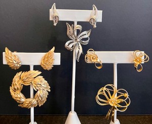 lot 104 image: Set of 3 Vintage Clip-On Earrings and Matching Brooches with Gold and Silver Tones Featuring Trifari Earrings