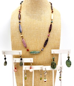 lot 117 image: Beaded Necklace with Set of 5 Pairs of Earrings
