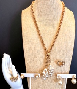 lot 130 image: Elegant Gold-Tone Set with Pearls Necklace, Earrings, Ring & Brooch