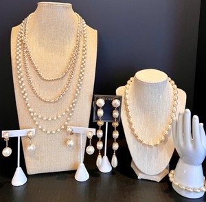 lot 133 image: Style Collection of Pearl and Gold-Tone Vintage Costume Jewelry