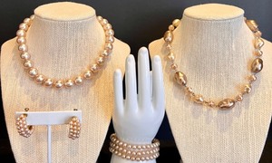 lot 134 image: Elegant Set of Heavy Faux Pearl Jewelry Including Necklace, Bracelet, and Earrings