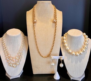 lot 135 image: Vintage Sarah Coventry & Monet Jewelry Set 3 Necklaces and Pair of Earrings