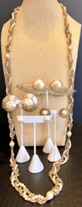 lot 139 image: Elegant Set of Vintage Faux Pearl Jewelry Including Necklace and 4 Pairs of Earrings