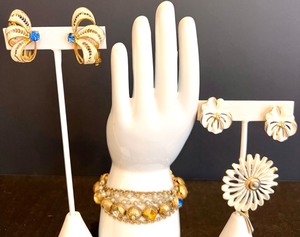 lot 147 image: Vintage Gold Tone Jewelry Set with 2 Pairs of Clip-on Earrings, Bracelet, and Brooch by Art Co & Priscilla