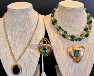 lot 155 image: Elegant Set of Gold-Tone Jewelry with Green and Pearl Style Accents Along with a Vintage Art Deco Green Stone Hair Pin