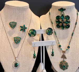 lot 156 image: Vintage Emerald Green Rhinestone Jewelry Set - Necklace, Brooch, and Earrings Featuring Italy 925 Stamped Chain