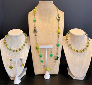 lot 159 image: 5 Piece Set of Green and Yellow Necklace and Earring Jewelry
