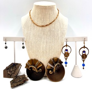 lot 163 image: Collection of Vintage Art Deco Style Jewelry Necklace and Earrings Set