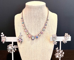 lot 183 image: Vintage Aurora Borealis Crystal Necklace and Clip-On Earrings & Matching Pair of Brooches Set