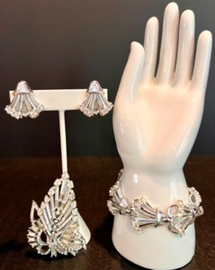 lot 187 image: Vintage Charel Designer Brooch, Earrings, and Bracelet Set with Rhinestones