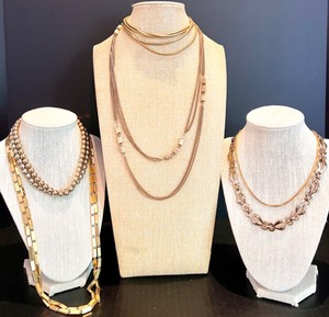 lot 194 image: Collection of 6 Vintage Gold-Toned Necklaces including Monet