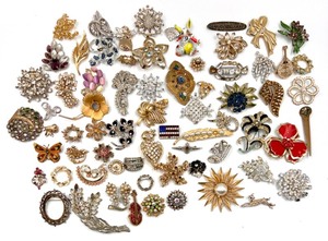lot 198 image: Collection of Many Vintage Brooches, Rings and Pins Assortment In Need of Repair including a 12K GF pendant with Rhinestone accents