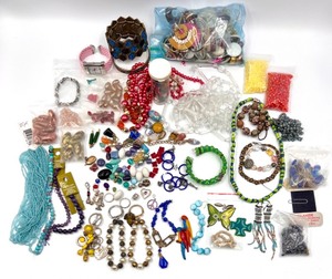 lot 210 image: Large Assortment of Jewelry and Beads