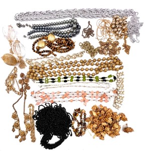 lot 216 image: Collection of Assorted Vintage and Costume Jewelry Necklaces In Need of Repair