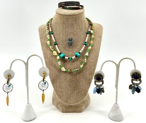 lot 247 image: Assorted Turquoise and Metal Jewelry Set with Necklaces, Bracelets, Earrings, and Brooch