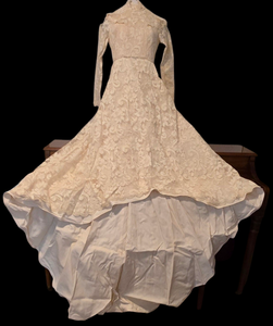 lot 43 image: Gorgeous Victorian Styled Wedding Gown & Veil Set