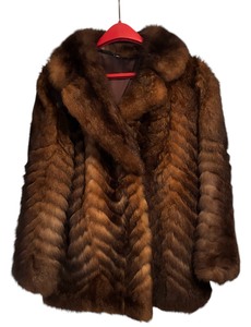 lot 72 image: Beautiful Fur Coat in Variety of Multiple Brown Hues