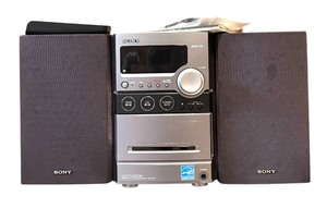 lot 34 image: Compact Sony Radio & Speakers  Compact Disk Receiver MP3