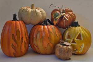 lot 102 image: Halloween Pumpkin Decor