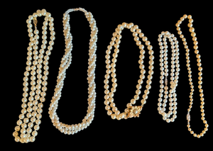 lot 114 image: Pretty Faux and Cultured Pearl Necklaces