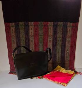 lot 163 image: Italian Handbag & Scarf Selection
