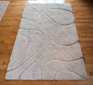 lot 30 image: NuLoom Cream Shag Rug
