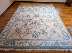 lot 22 image: Large Wool Ethan Allen Floral Area Rug