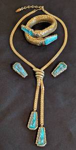 lot 7 image: Whiting and Davis Gold Tone Mesh Egyptian Revival Jewelry Set
