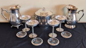lot 52 image: Vintage Silver Plated Servingware