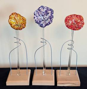 lot 53 image: Art Glass Flowers with Stands