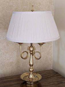 lot 57 image: Vintage Brass Table Lamp