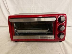 lot 81 image: Hamilton Beack Toaster Oven