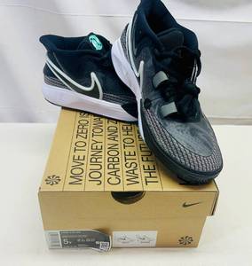 lot 28 image: Size 5Y Kyrie 8 Go (GS) BlackBlack-White-Light Magenta