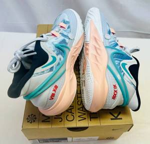 lot 33 image: MM. Size 5Y Nike Kyrie 8 Go (GS) PhotonDustPhoton Dust