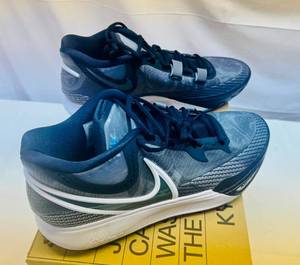 lot 10 image: Size 13.5 Kyrie 8  BlackMercury Grey-White