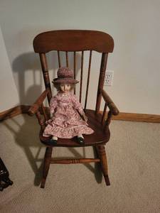 lot 101 image: Vintage Musical Wooden Rocking Chair with Porcelain Doll in Floral Dress