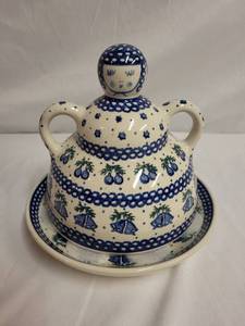 lot 125 image: Polish Pottery Covered Butter Dish with Folk Art Design